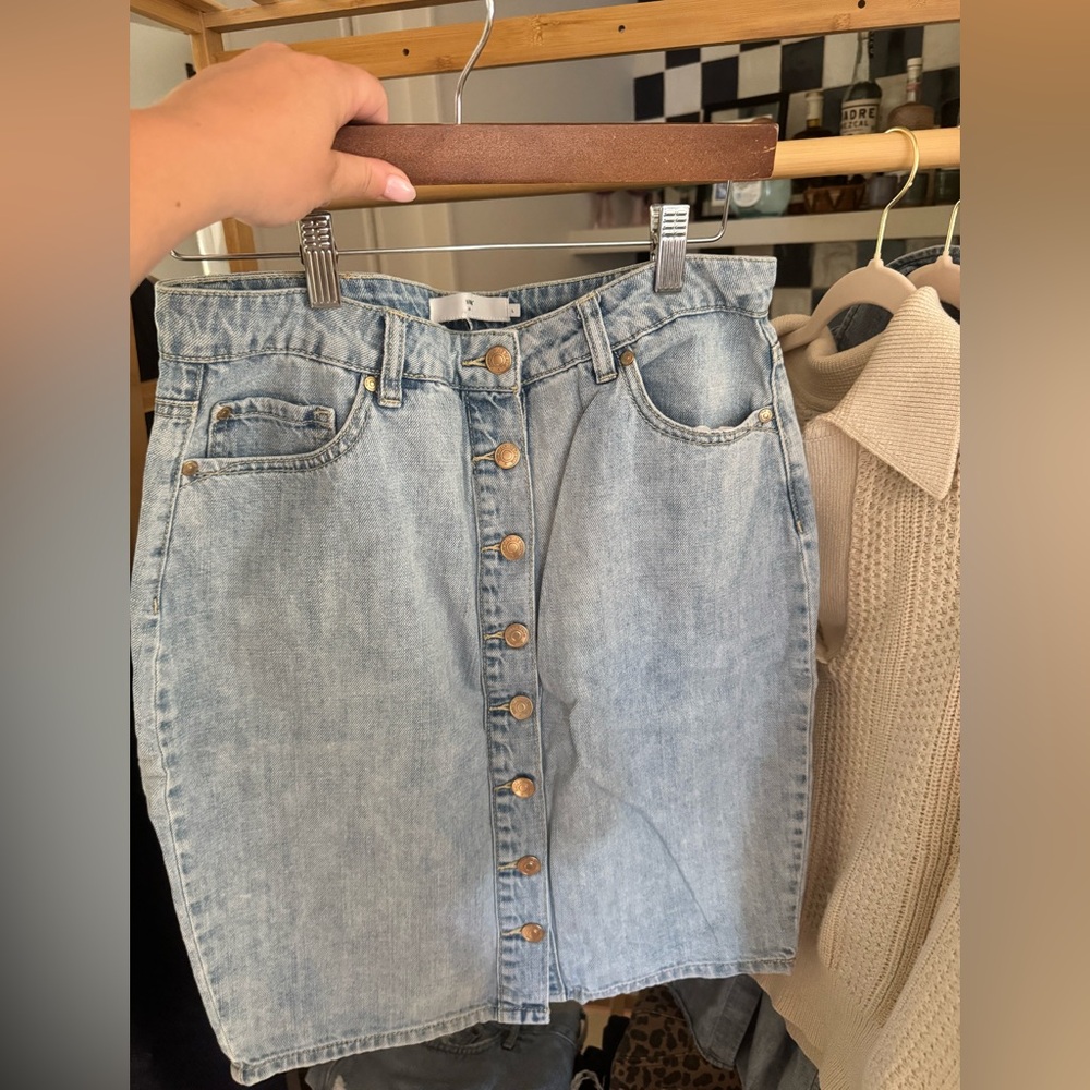 Vero Moda Denim Skirt with button closure